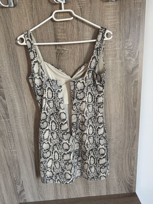 Къса рокля по тялото