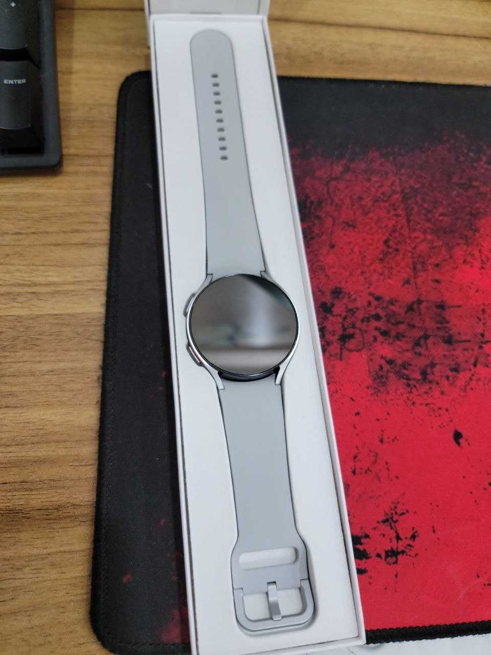 Продам часы Galaxy Watch6 Silver 44mm