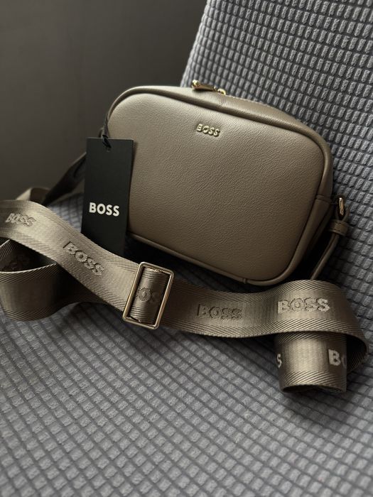 Нова чанта Boss Karl Armani