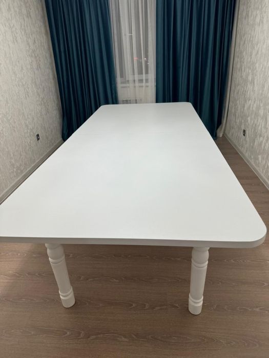 Стол в отличном состоянии