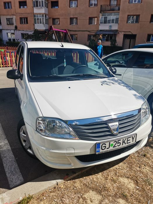 Vand dacia logan 2010 facelift benzina, motor 1.4  cu 73900 km reali