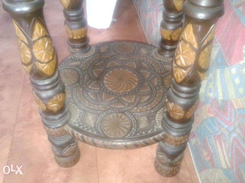 masa rotunda sculptata