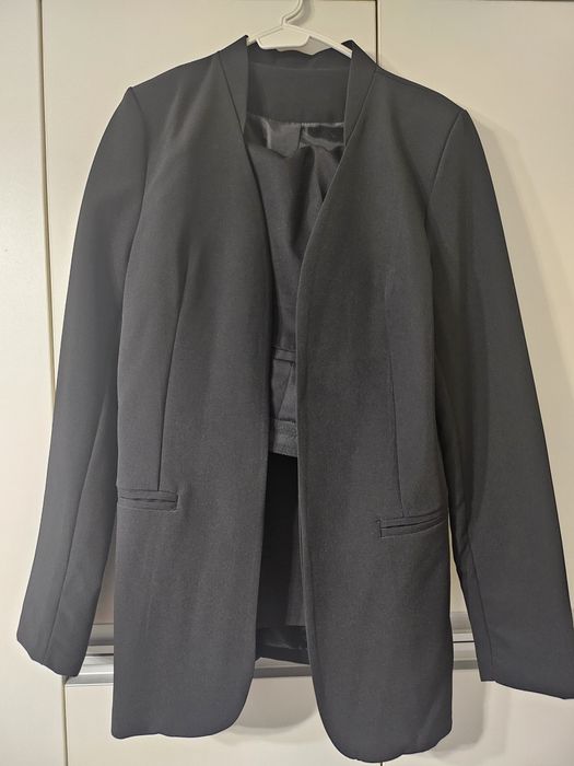 Дамски костюм в черно