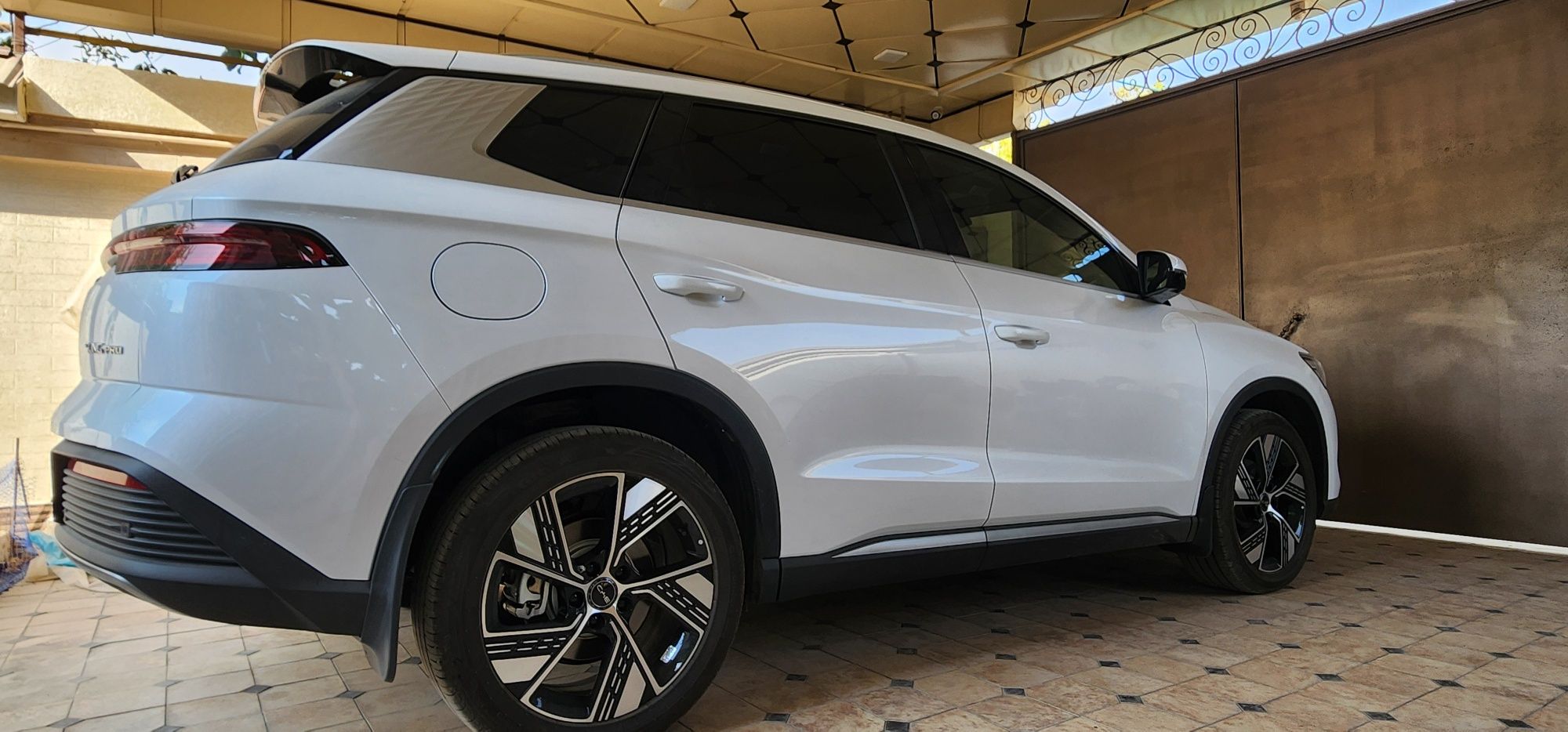 Продаётся BYD song PRO жемчужно белого цвета2025 г.в. в отличном состо