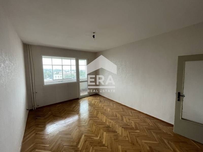 Двустаен апартамент за продажба, с отделна кухня, в кв. Младост 2, Вар