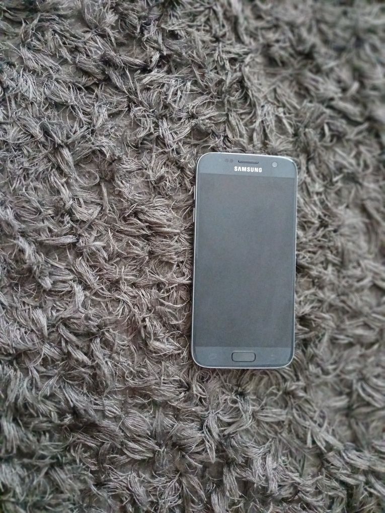 Vând  samsung s7