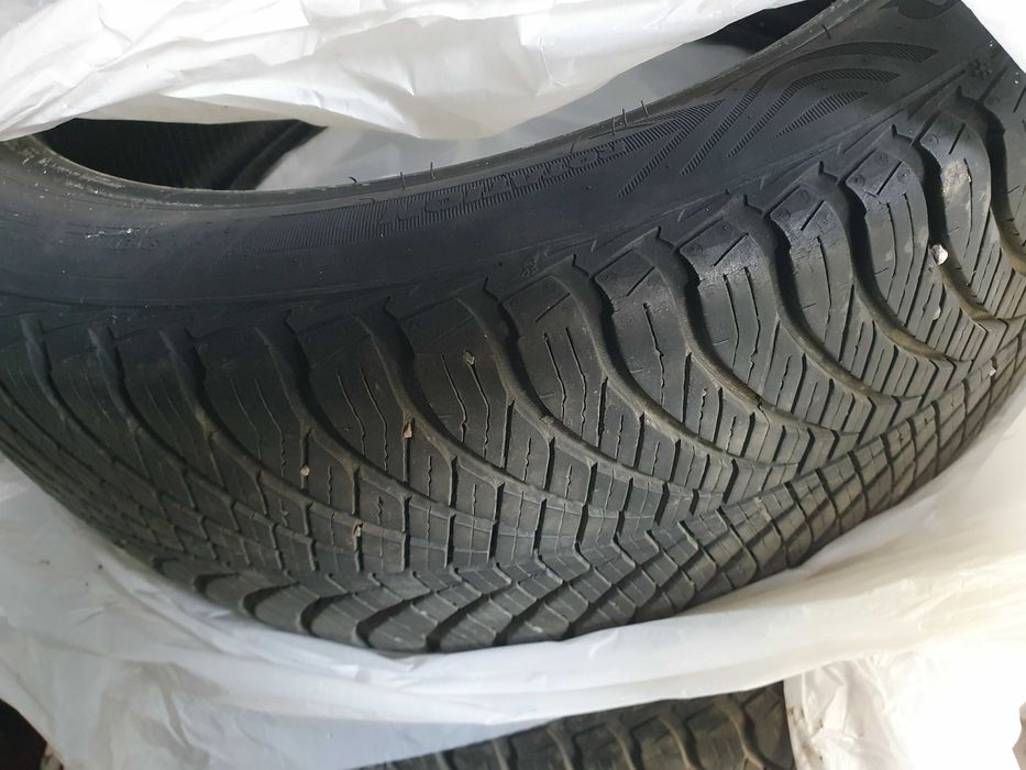 caucucuri 215/45 r17