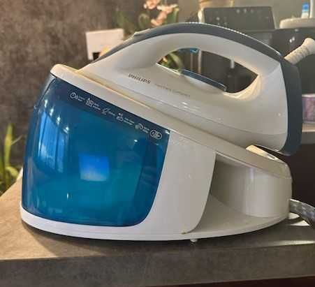 Парогенератор Philips FastCare Compact GC6709 с дъска за гладене