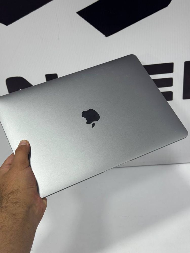 Apple Macbook Air M1