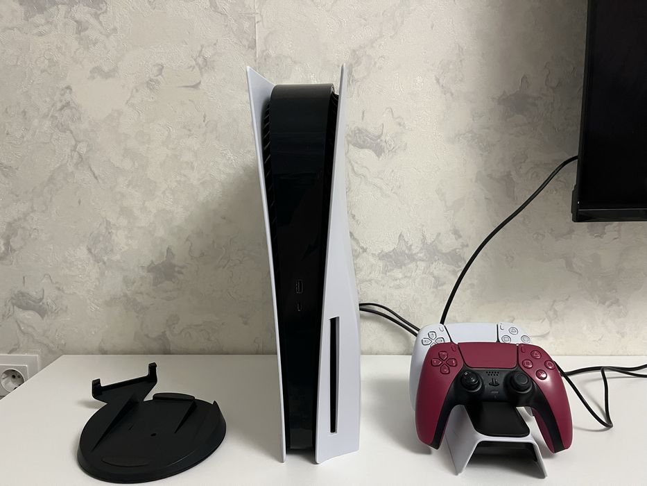 Продам Playstation 5 в отличном состоянии с коробкой