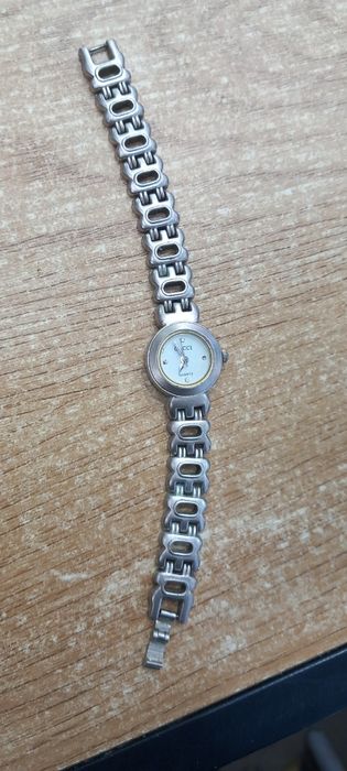 Много стар часовник Gucci