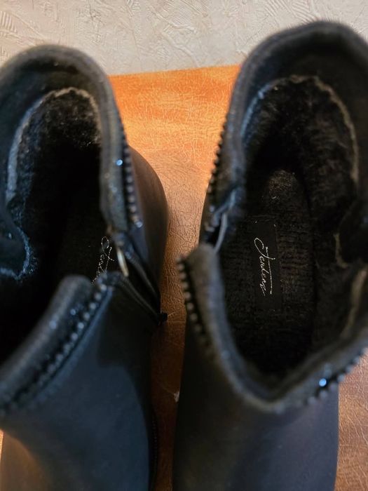 Нови черни ботички