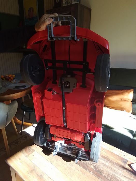 Акумулаторна кола MERCEDES GT с меки гуми