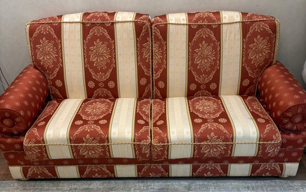 Продаю диван для гостиной