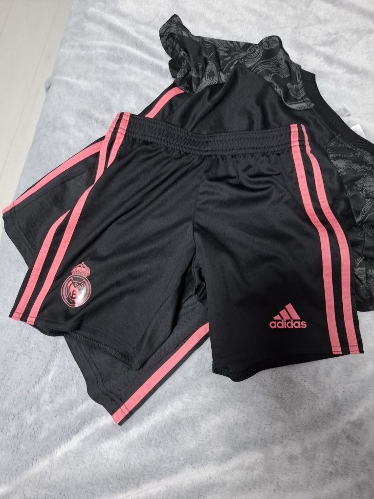 Оригинален Футболен екип Adidas Real Madrid116см.5-6год