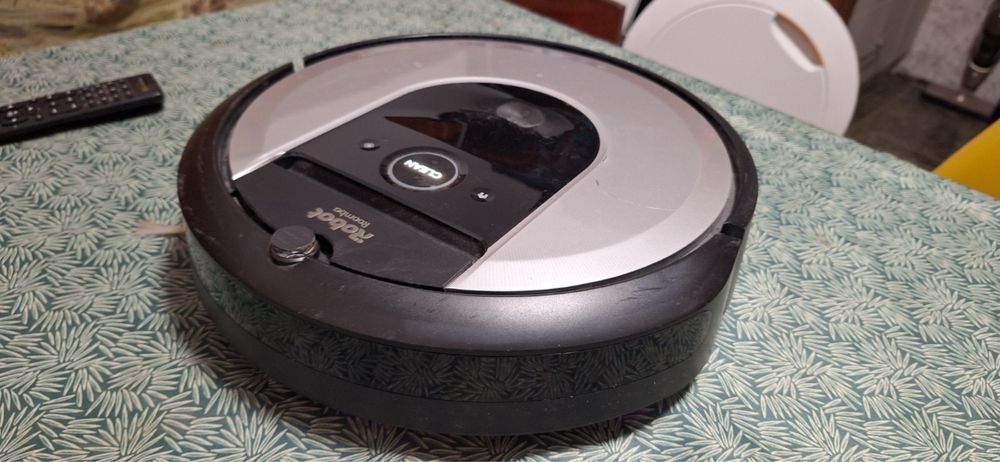 Станция за Irobot I7 + подарък робота и консумативи