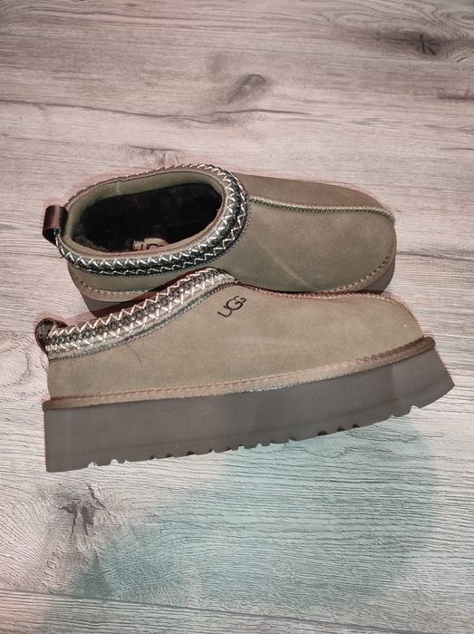 Vând Ugg marimea 40