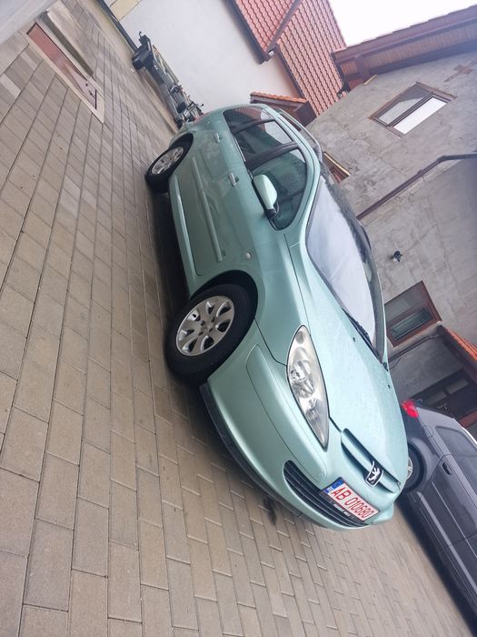 Vând Peujot 307 HDI