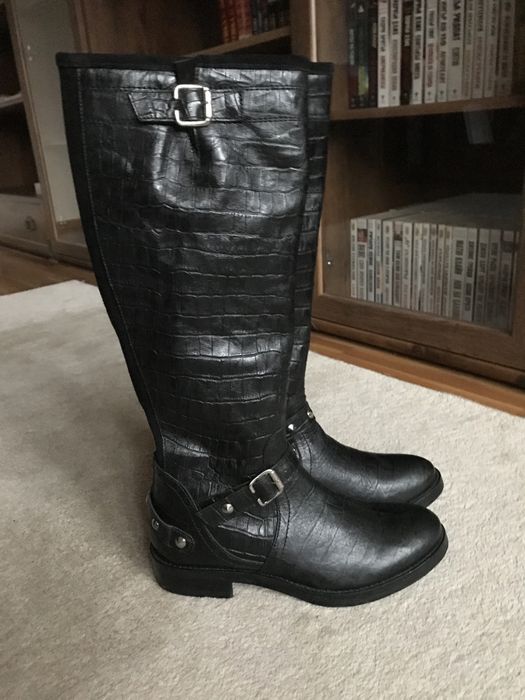 Нови кожени ботуши