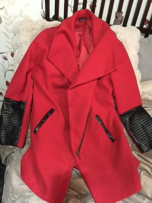 Palton culoare rosu marimea xl