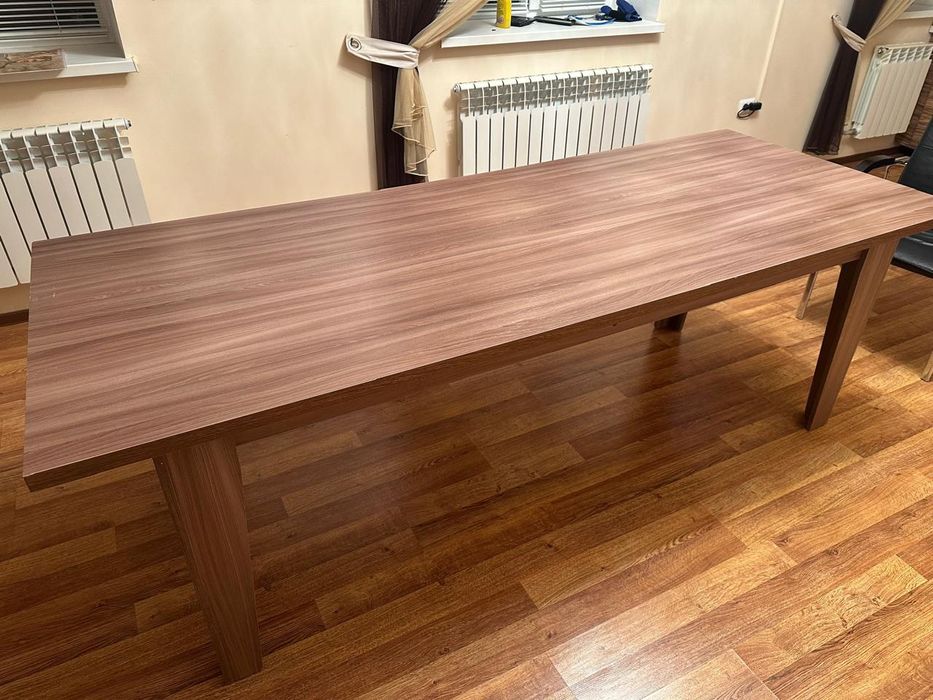 Кухонный гостинный стол