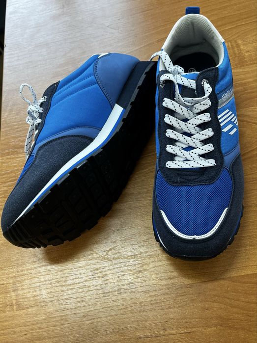 Продам новые кроссовки отличного качества. Размер 40