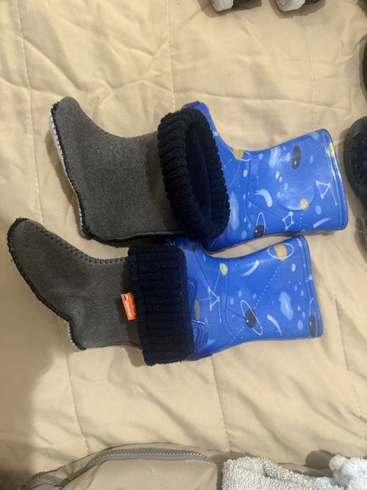 Продавам различни модели детски обувки