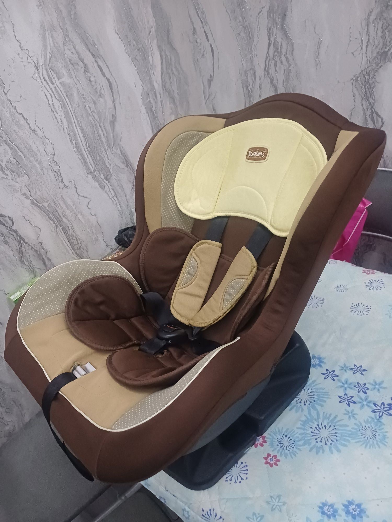 Продаётся фирменный автокресло