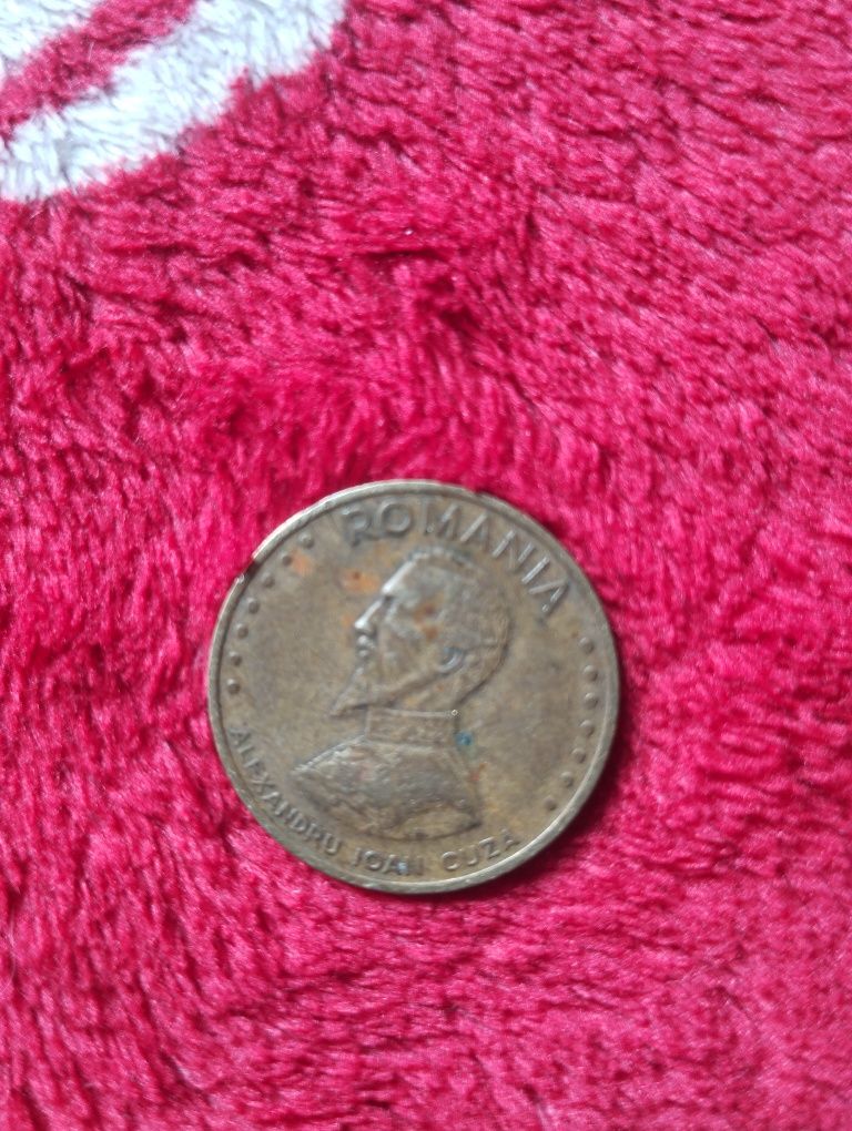 Vând moneda de 50 de lei