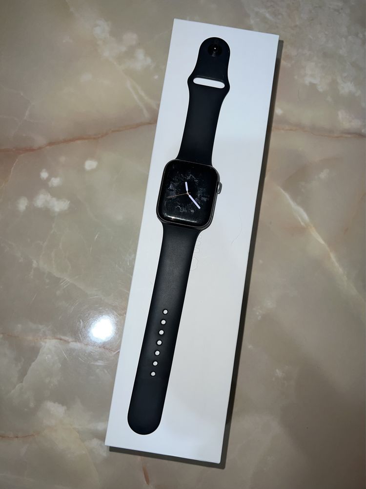 Apple Watch Seria 4, 44mm Space Grey Aluminium Case, Black Sport Band