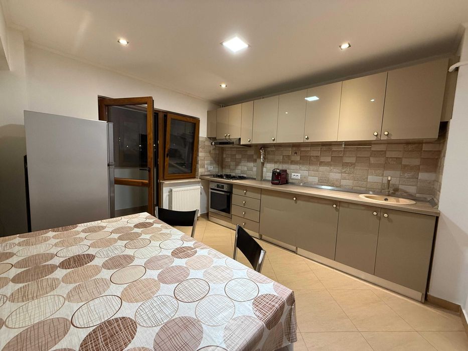 Apartament cu 3 camere langa Tragul de Craciun