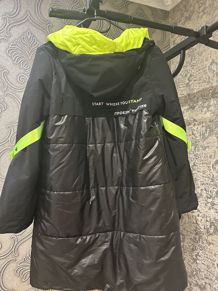 Куртка на девочку 10-11 лет