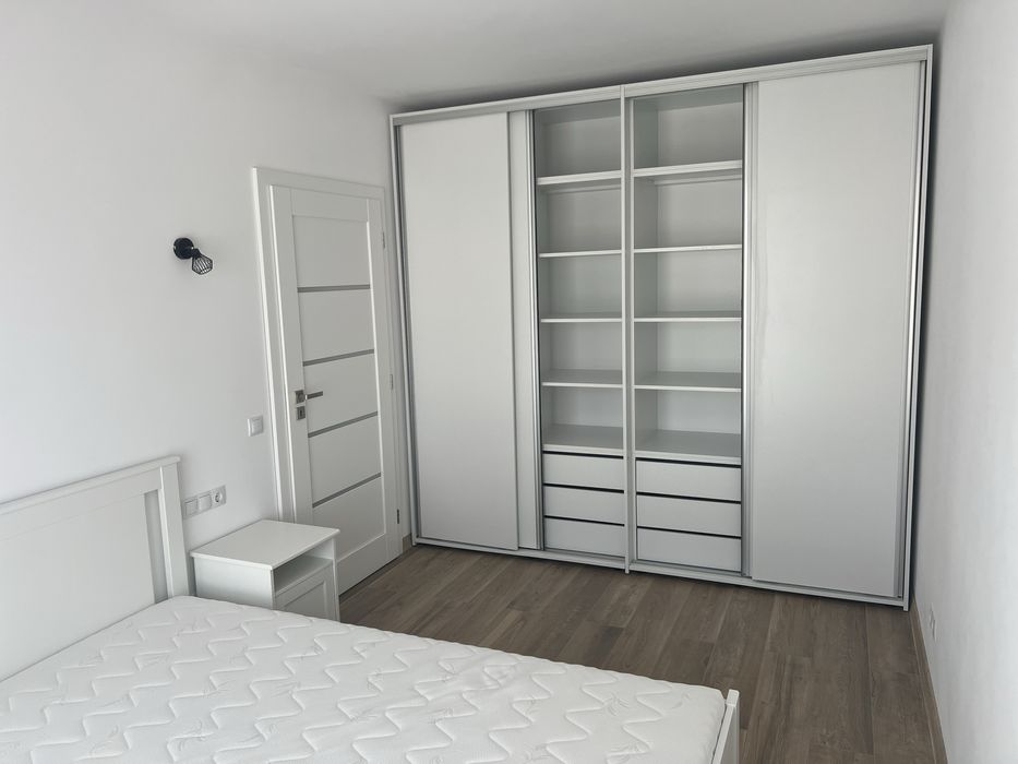 Ofer spre inchiriere apartament cu 2 camere  situat pe str Daliei
