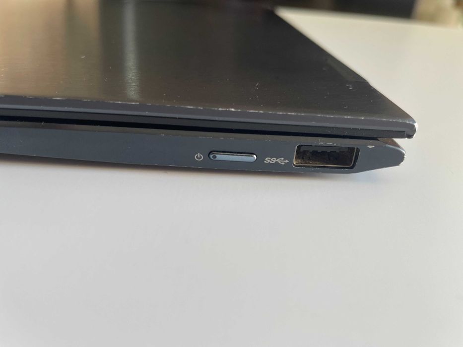 ASUS Zenbook Flip 13 UX363 –2 în 1, i5, 8GB RAM, 512GB SSD Touchscreen