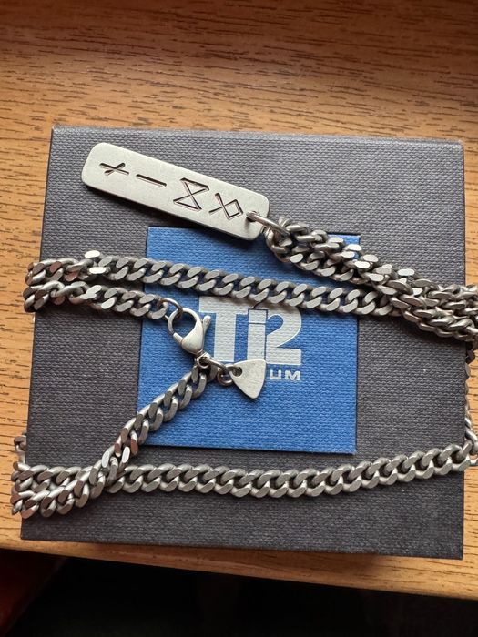 lant titan pur si pandantiv deosebit