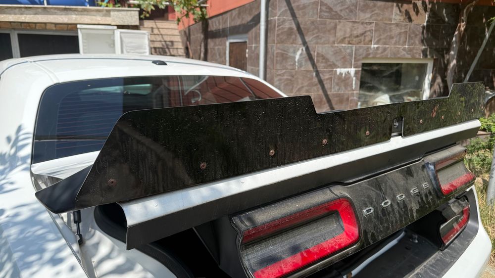 Спойлер dodge challenger