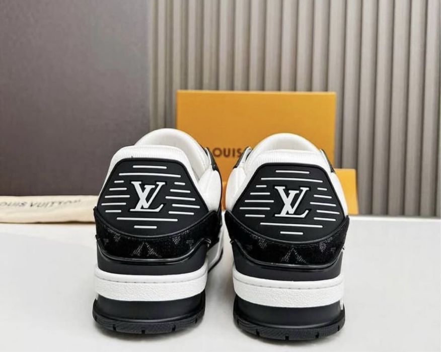 Adidasi LV Trainers negri/albi Louis Vuitton