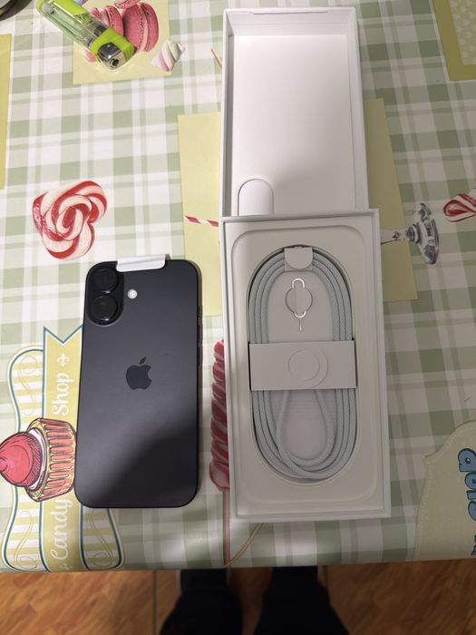 Iphone 16  nou-nout in cutie