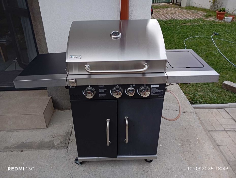 Grătar pe gaz cumpărat în 2022, folosit dar întreținut.