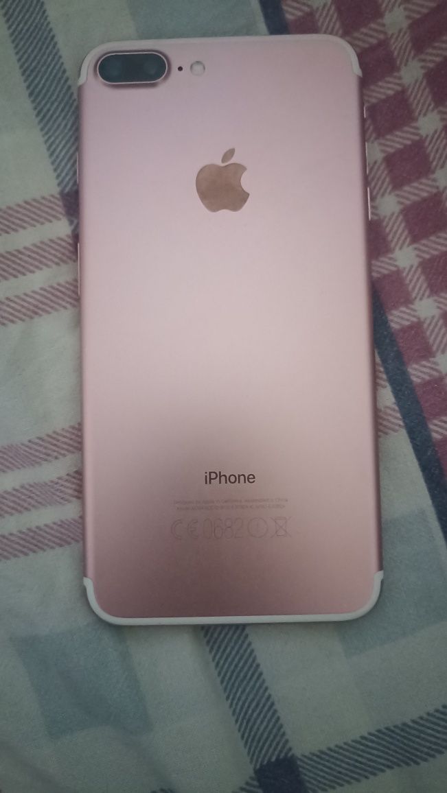 Продам IPhone 7+