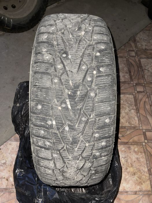 Шипы Nokian комплект в отличном состоянии