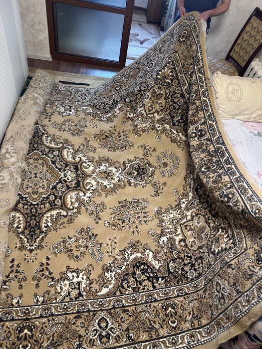 Продается ковер ширина 2.85 метра длинна 4 метра