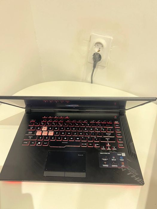 Laptop Gaming ASUS ROG Strix G512LV + Mouse Logitech G502 Hero