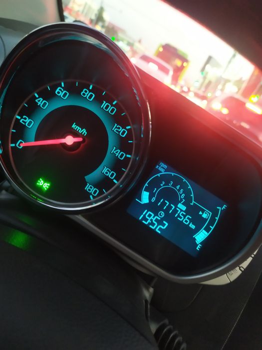 Спарк 2-позиция. Метан газ. Катта матор.