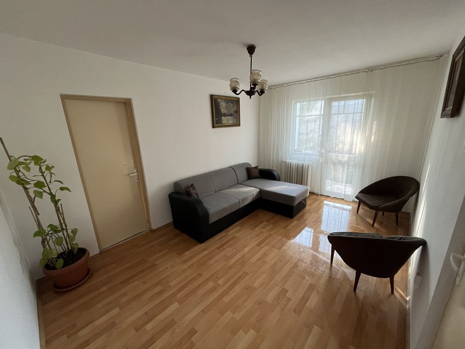 Persoana fizica dau in chirie ap cu 2 camere + living
