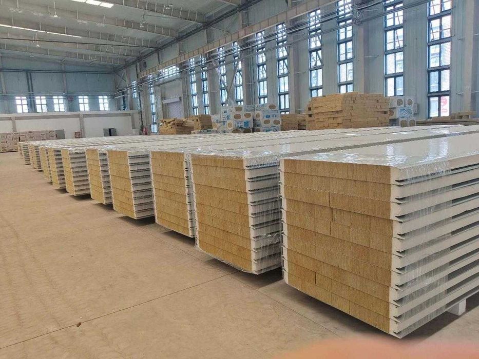 Сэндвич панели с полиуретановыми вставками