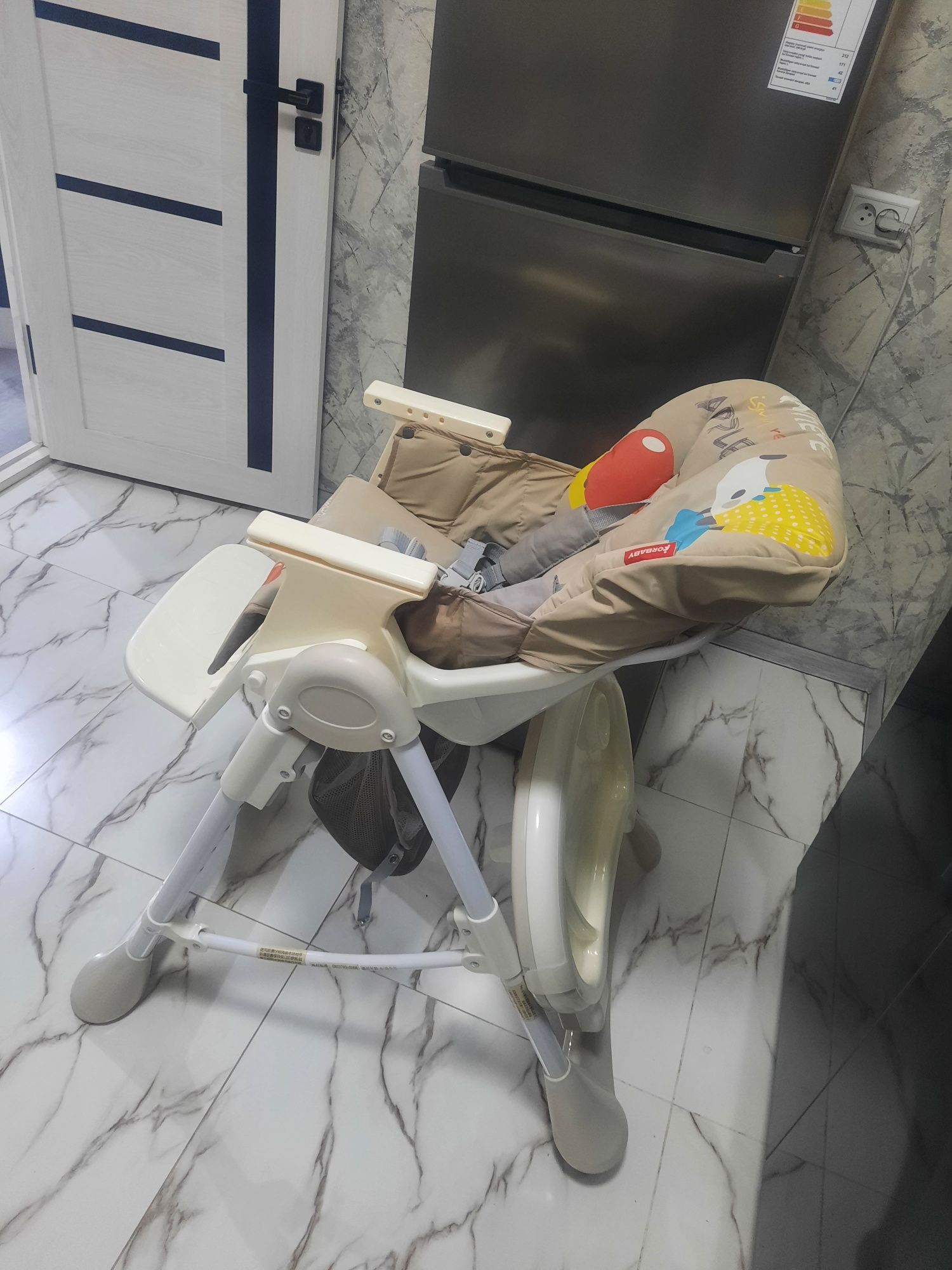 Продаётся фирменный кормление стульчик Forbaby
