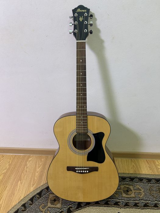 Chitara Ibanez acustica