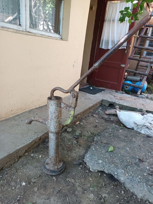 Pompa de scos apa, manuală