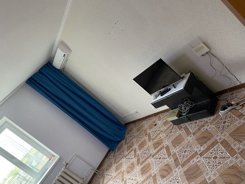 Сдам 2 комнатную квартиру . В 10 микрорайоне Все рядом ..